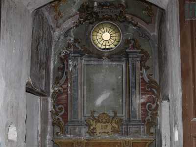 ...� sormontato dalla scritta Pulchra es Maria (bella � Maria): un verso che ricorda un'antica preghiera del IV secolo pronunciata in onore dell'Immacolata Concezione